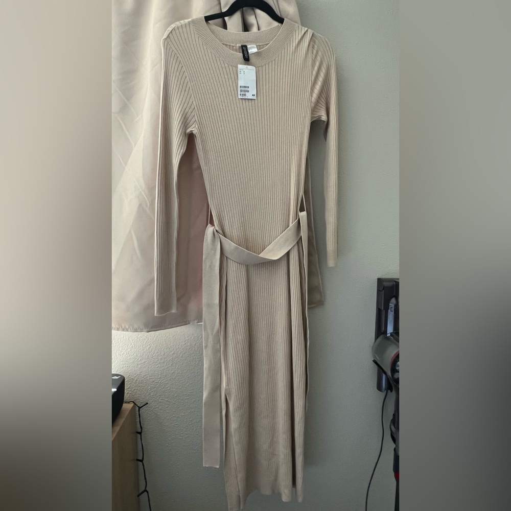 Elegant Beige Ribbed Knit Dress